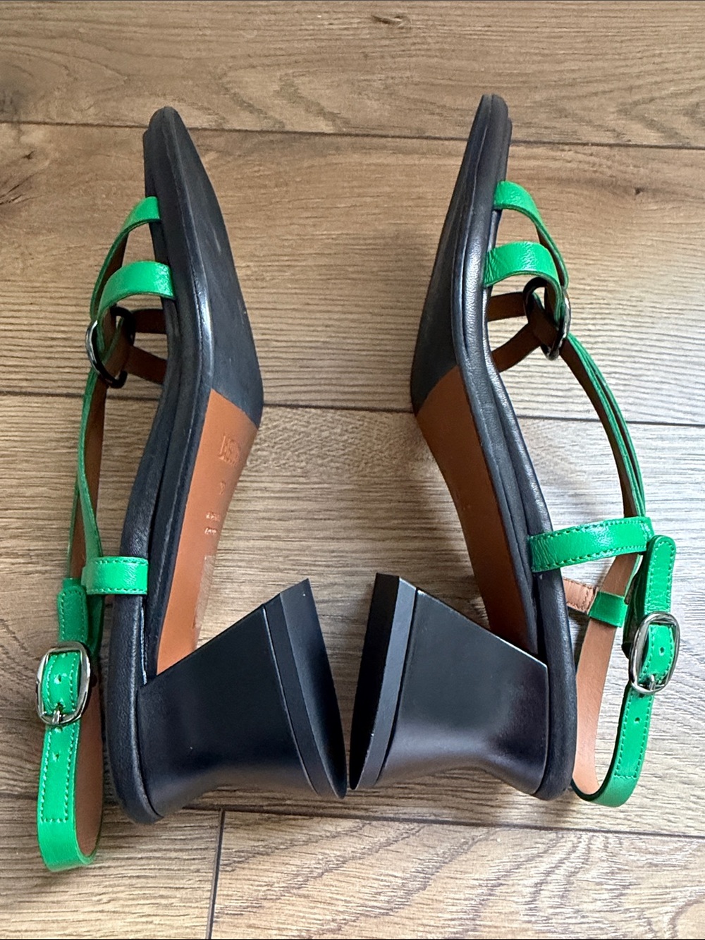 Labucq Green Leather Strappy Sandals with Black Footbed - Picture 5 of 6